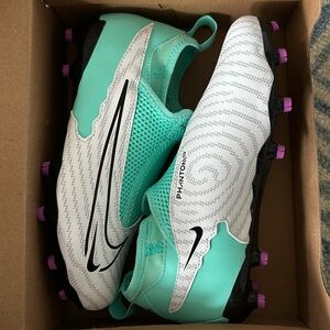 NIB girls soccer cleats